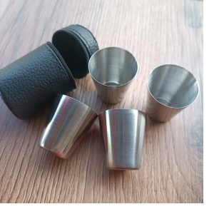 4 db Fém pohár bőrtokban, 30ml