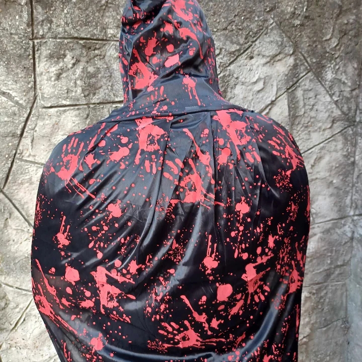 Halloweeni csuklyás köpeny , véres kéz mintázattal , felnőtteknek - Image 3