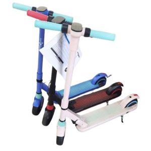 Gyerek elektromos roller 3 féle színben ,14km/h , 130W , maximális támogatott súly max 70kg, max hatótáv 5-8km