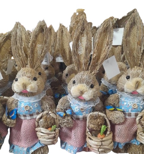 Szalmából készült húsvéti nyúl ,pillangóval a kezén 35cm