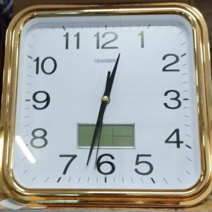 Négyzet formájú quartz óra +elektronikus dátum kijelzővel 30 cm