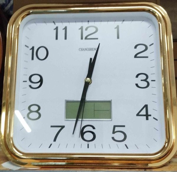 Négyzet formájú quartz óra +elektronikus dátum kijelzővel 30 cm