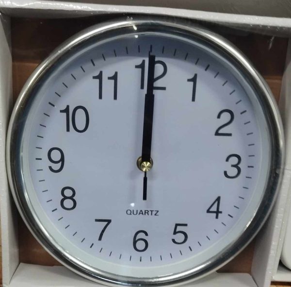 Ezüst színű fali óra quartz szerkezettel 30 cm
