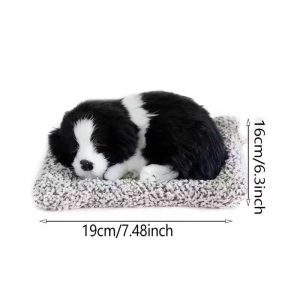 Párnán szundikáló plüss kiskutya