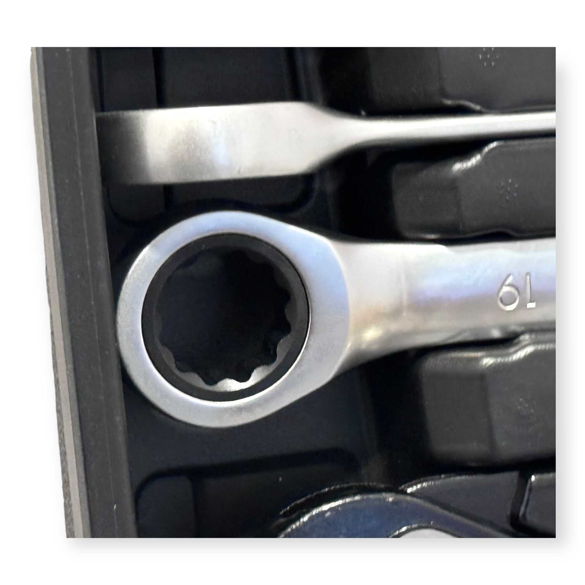 Krova Dugókulcs Készlet 216 részes CR-V Acél Fémcsatos Kofferben HA-0058 Hitman